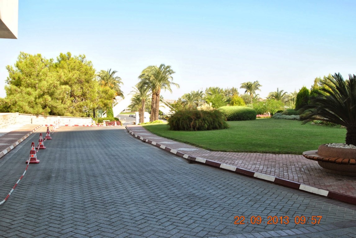 imagini hotel TITANIC LARA